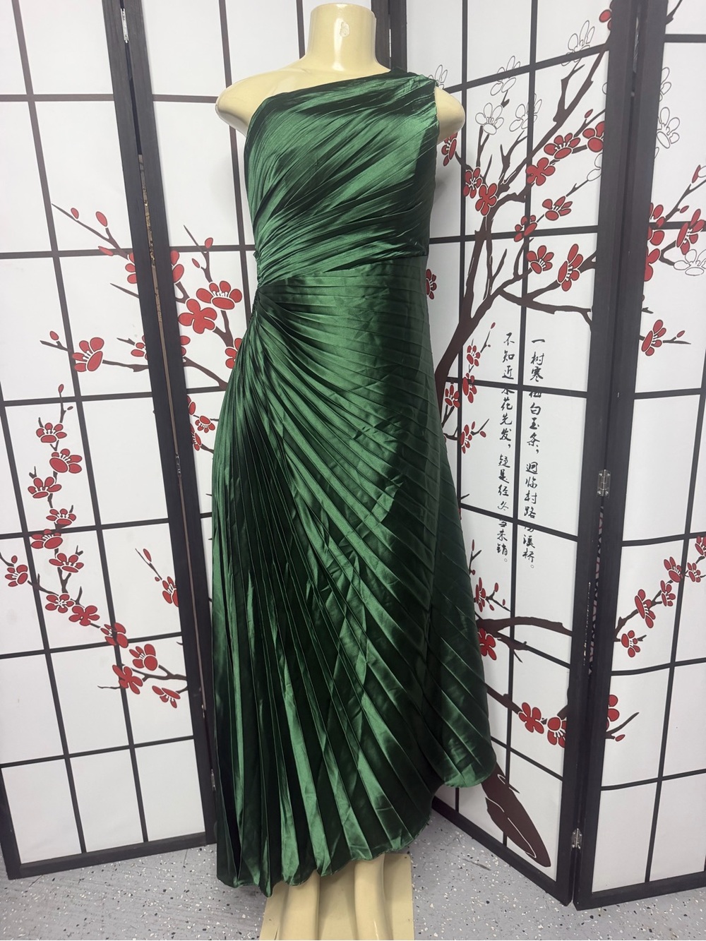 One-Shoulder Emerald Green Pleated Occasion Dress